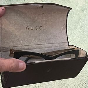 Gucci 👓 sunglasses & case
